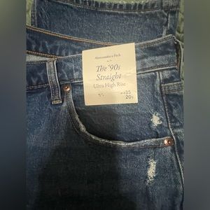 NWT Abercrombie 90s straight Ultra High Rise jeans. 35/20 S.